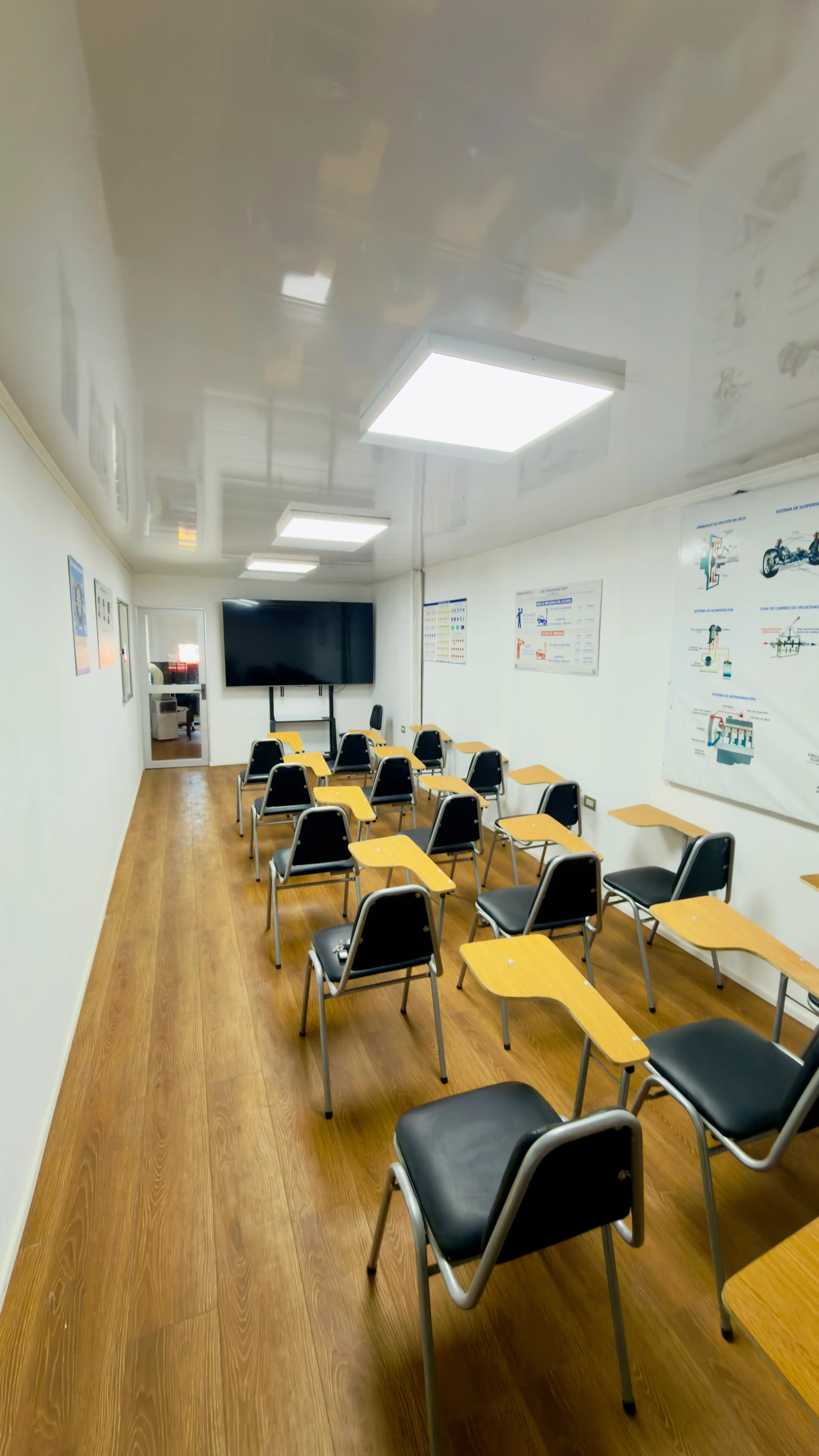 Salas de clases equipadas